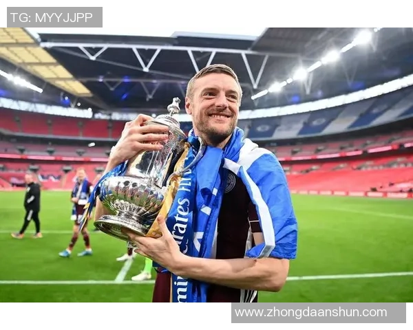 足球明星R10的传奇人生与足球世界的辉煌成就揭秘